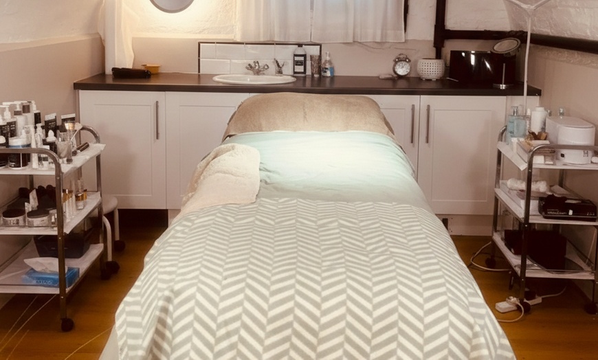 Image 3: Refresh Your Body with 30-Min or 60-Min Relaxing Sports Massages