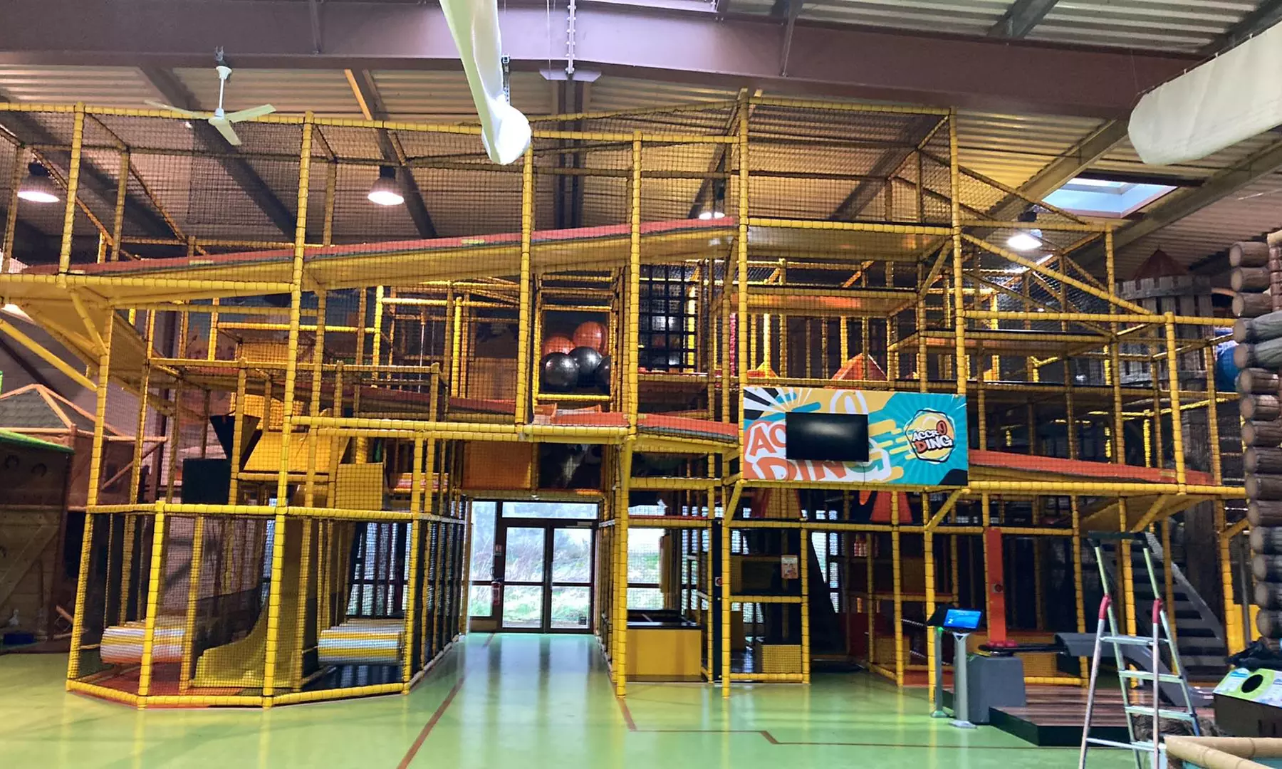 1, 2 ou 3 entrées illimitées pour un enfant de 2 à 12 ans pour le parc Caval'Kid (jusqu'à 37% de réduction) - Primary Image