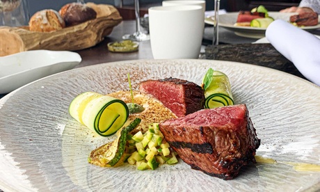 Menu en 6, 8 ou 10 plats pour 2 convives, en semaine ou le week-end, dès 105 € au restaurant Le Charlemagne
