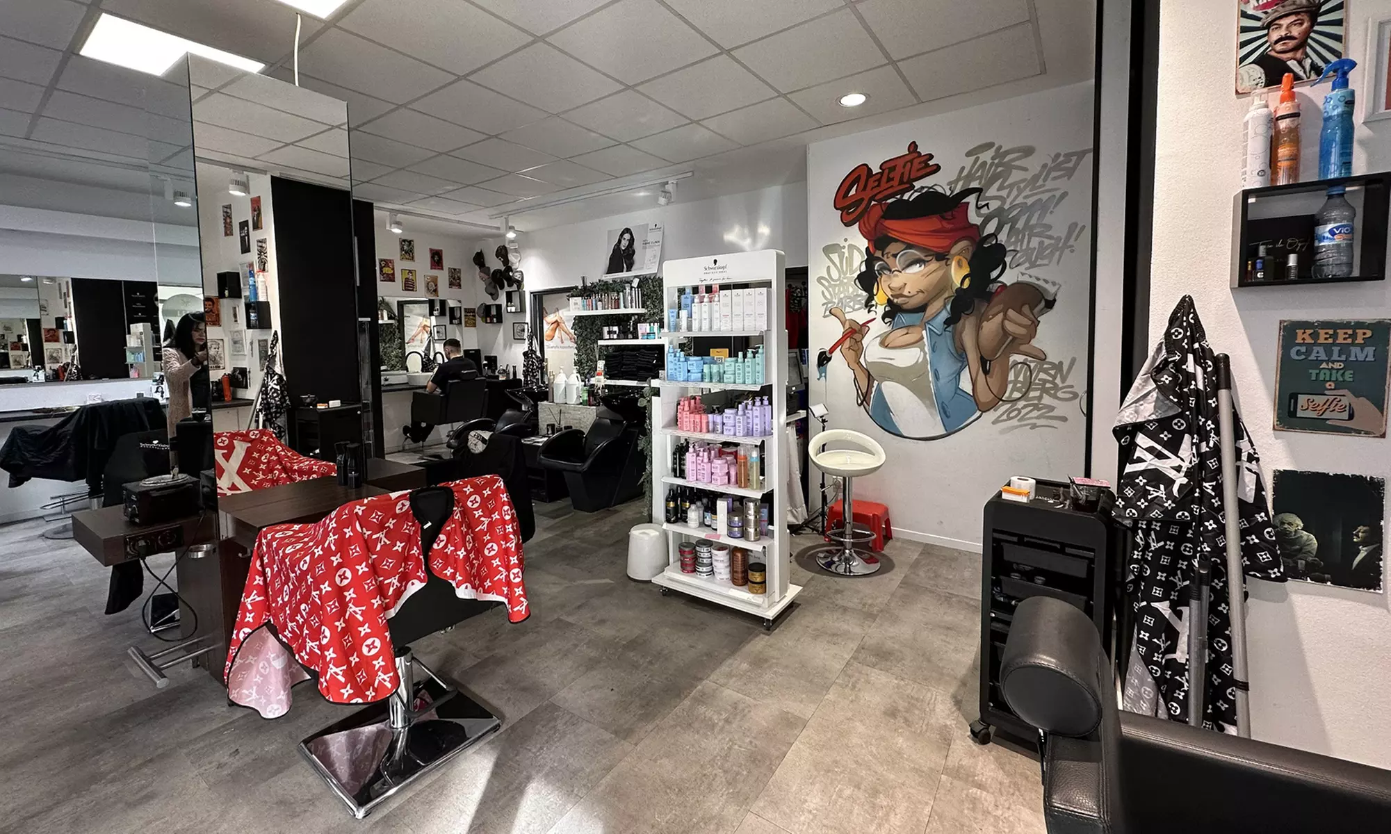 Haarschnitt mit Styling / Föhnen und optionalen Zusatzleistungen