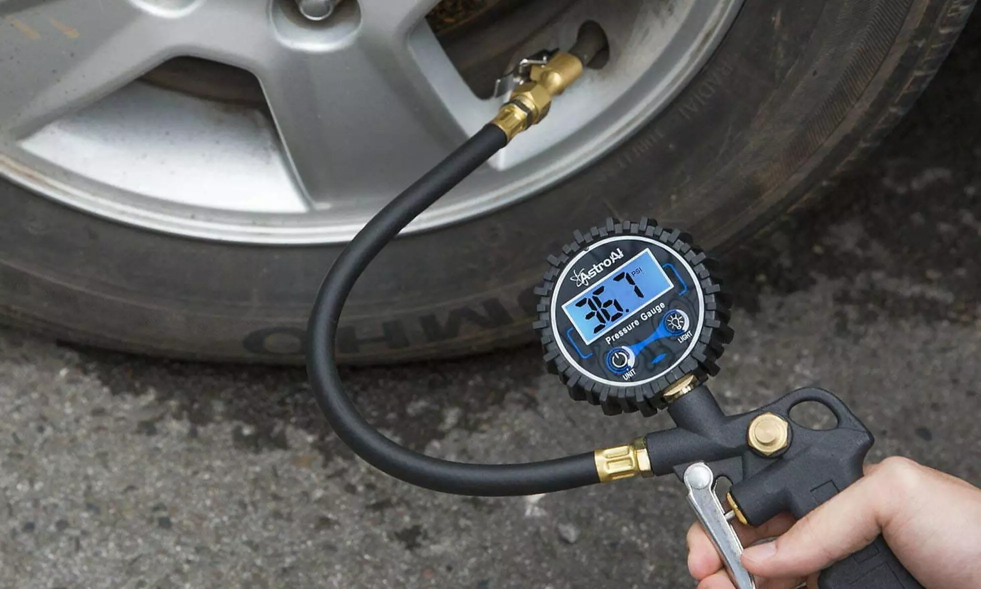 AstroAI Digital Tire Pressure Gauge with Inflator 250 PSI Air Chuck
