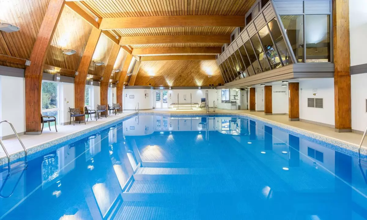 Rolling Hillside Retreat in Devon: Scenic Apartment Stay up to 6