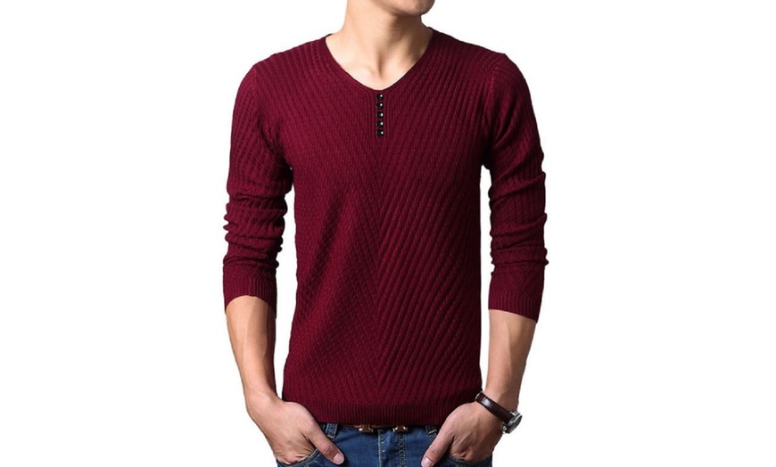 Image 6: Men's Slim Fit V-Neck Jumpers