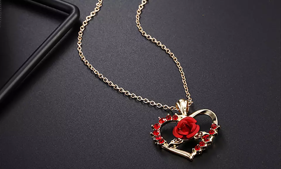 1 ou 2 pendentifs motif fleurs avec une longue chaîne - Second Medium