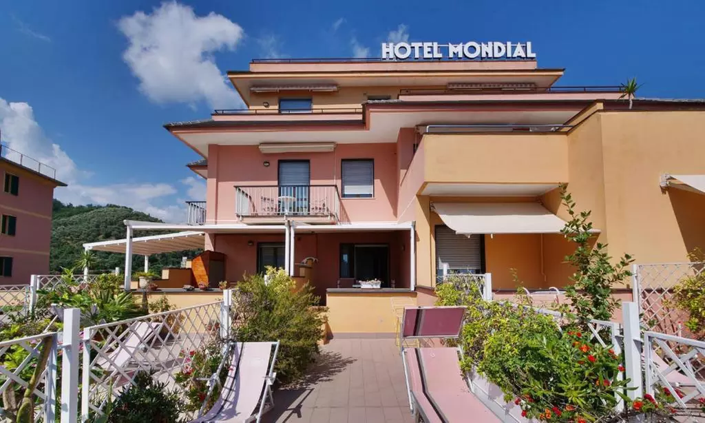 Genova: camera doppia con colazione e accesso all'area Wellness