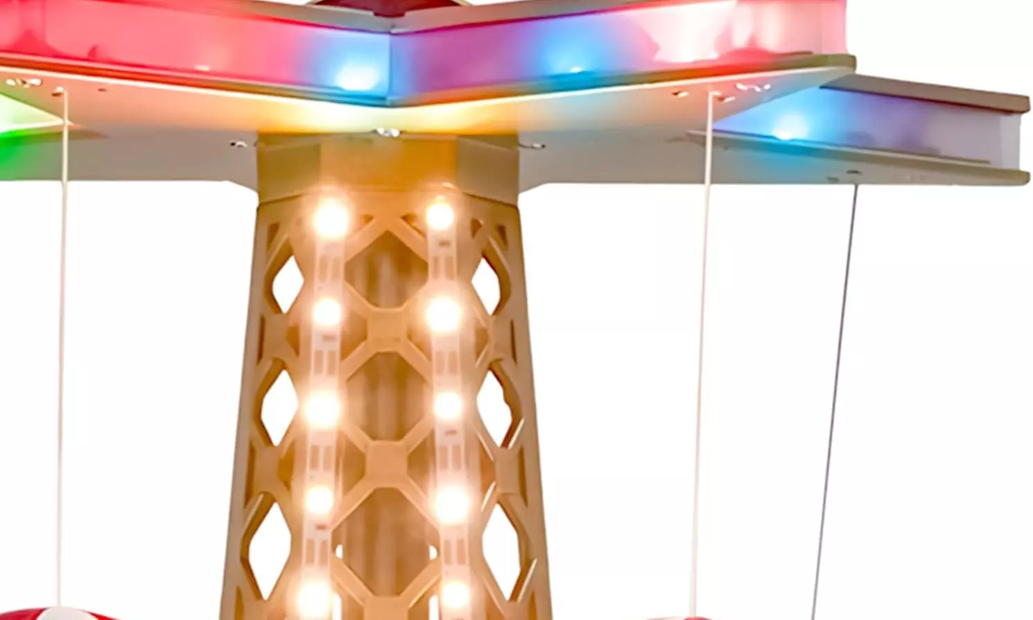 Weihnachtliche Szene mit Musik und Beleuchtung