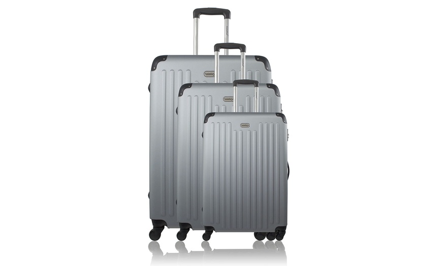 Image 19: Set of 3 Suitcases