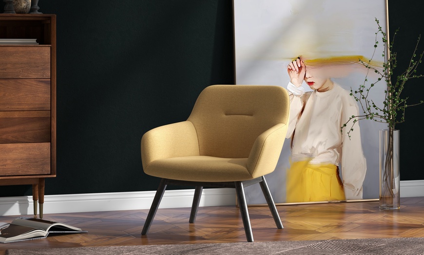 Image 8: Poltrona scandinava con gambe in legno massello Doosense