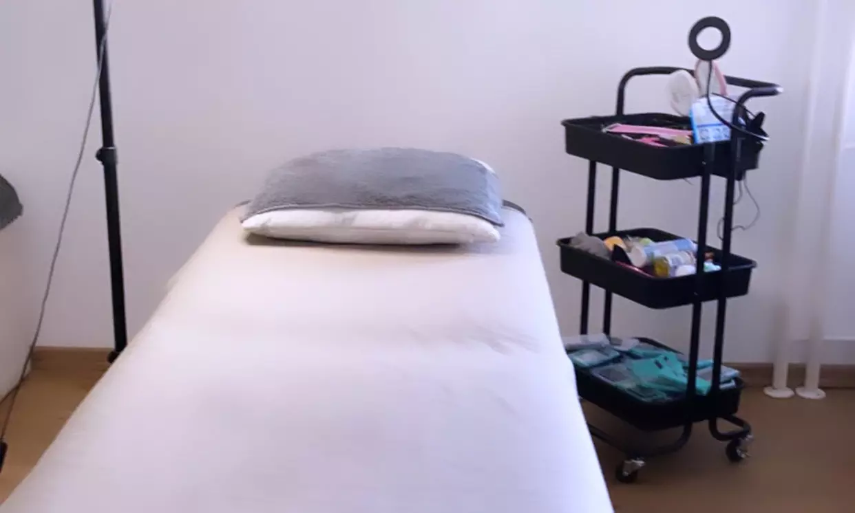 Strahlende Haut: Diamant-Mikrodermabrasion oder Microneedling