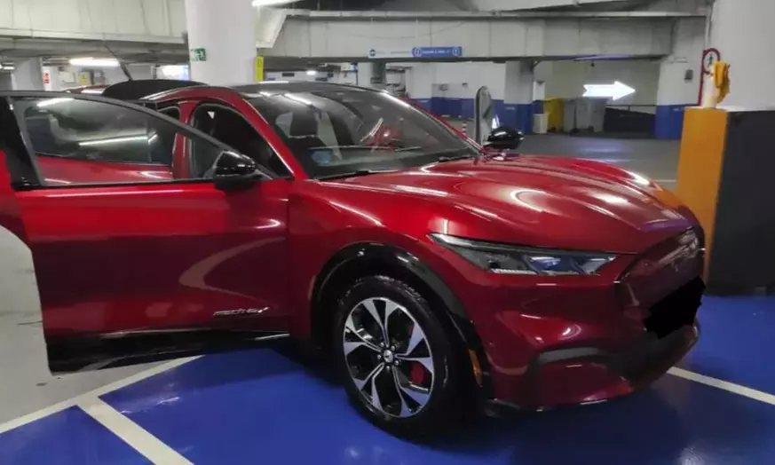 Lavado completo de coche mediano con encerado en Auto Spa Princesa