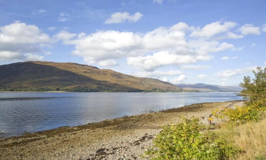 Image 1: Fort William: Double Room with Breakfast