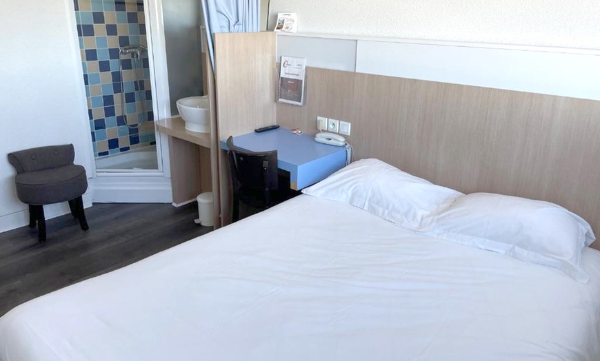 Image 12: Proche Millau : séjour en chambre double, option PDJ et apéritif