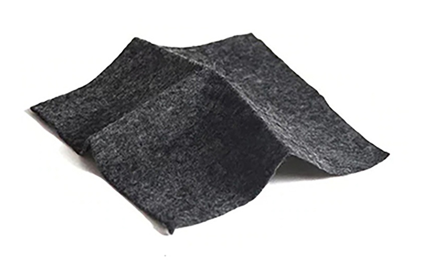 Image 2: One, Two or Four Anti-Scratch Car Wipe Cloths