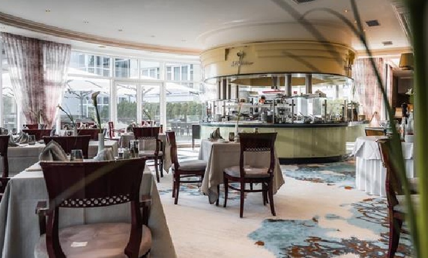 Image 4: 4 Gänge Chef-Menü à la carte wählbar inkl. Spa-Besuch für 2-4 Personen