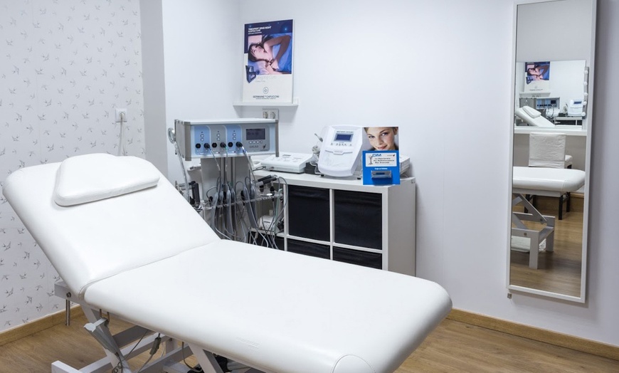 Image 2: 3 o 6 sesiones de electroestimulación y presoterapia de 35-40 minutos