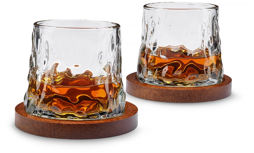 Image 3: Set of Two Rotating Whisky Glasses with Coasters