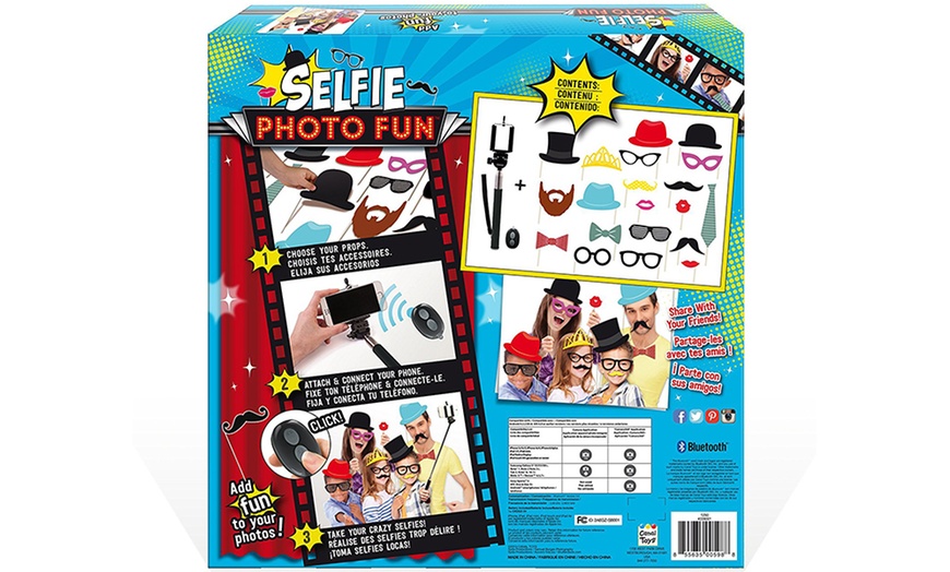 Image 3: Selfie Stick Photo Booth Fun Kit