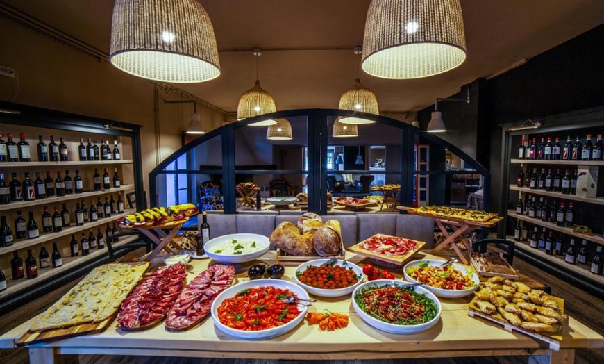 Image 22: Lucca: soggiorno in camera a scelta con colazione, cena, vino e e-bike