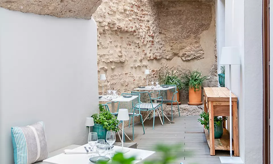 Cocina sevillana auténtica para 2 personas en La Despensa de Molviedro