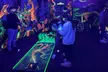 Spaß & Action: 3D Neon Minigolf oder 3D Pit-Pat für 2-4 Personen bei 3D Neongolf & 3D PIT-PAT (bis 48% sparen) - Second Medium