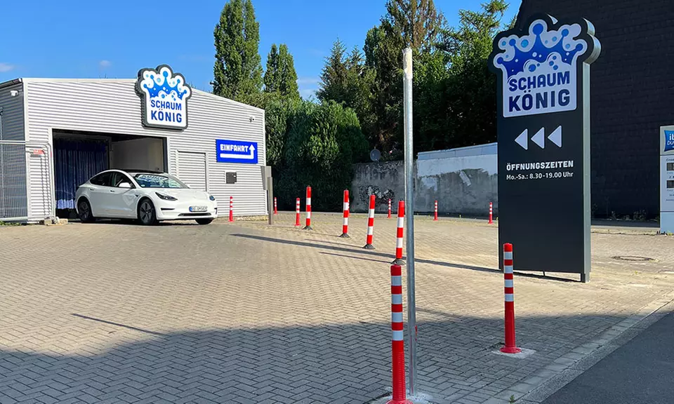 PKW-Premium-Außenreinigung „Königliches Schaumbad“ inkl. Protectorwax