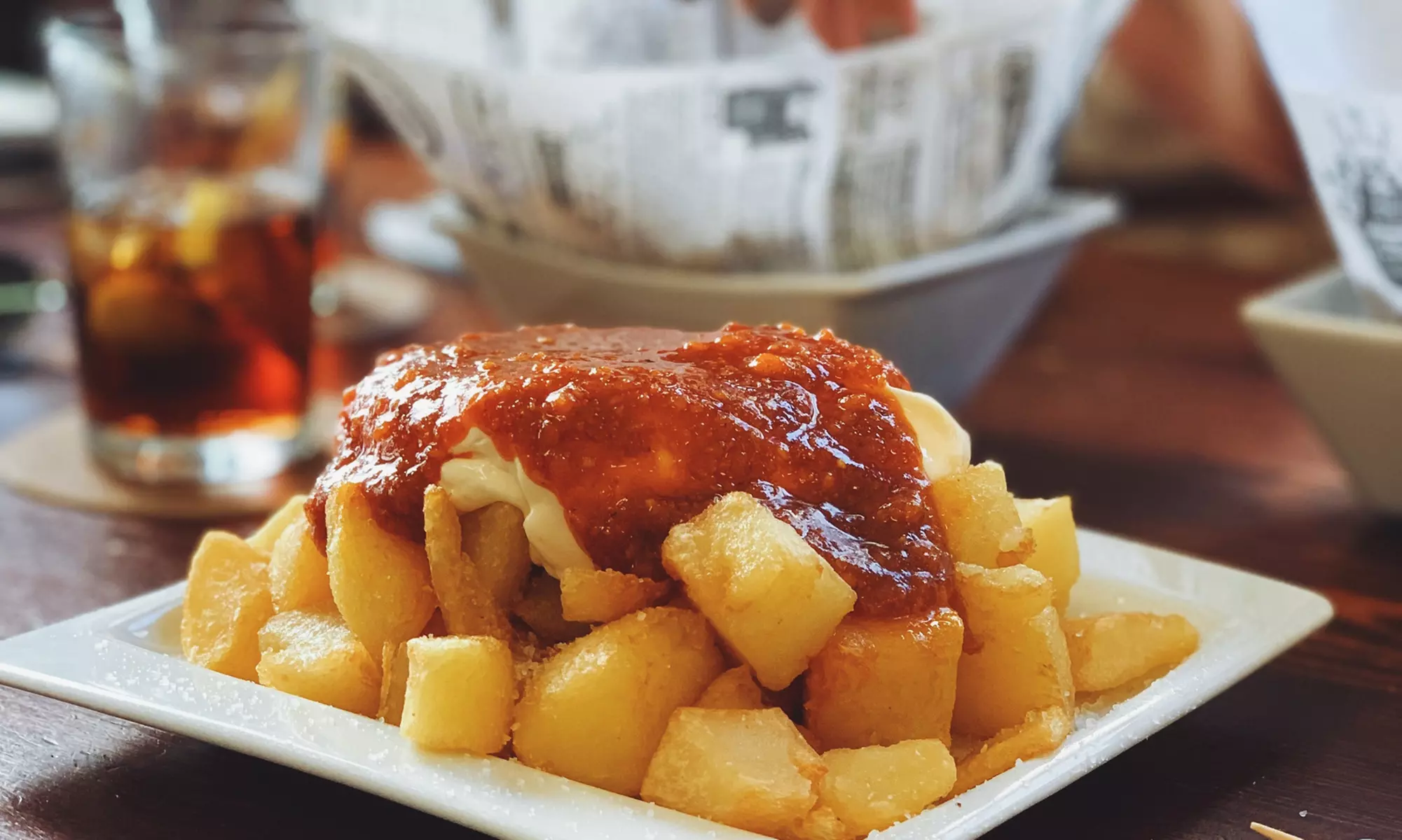 Jarras de cerveza o tinto de verano y medias raciones en Preciados 38