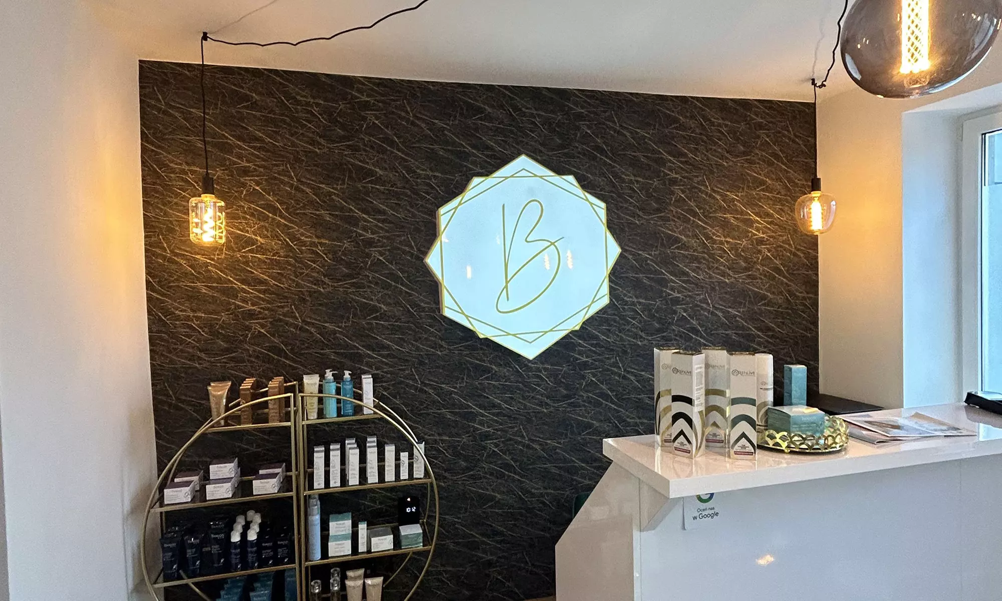 Karta podarunkowa o wybranej wartości na usługi Kliniki Urody Beleza