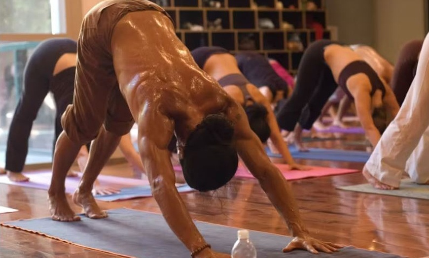 Image 3: Clases de bikram yoga en Bikram Hot Yoga Valencia