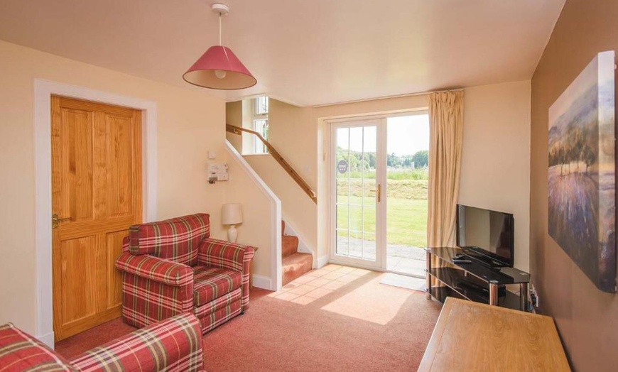 Image 11: Dumfriesshire: Double Room with Breakfast