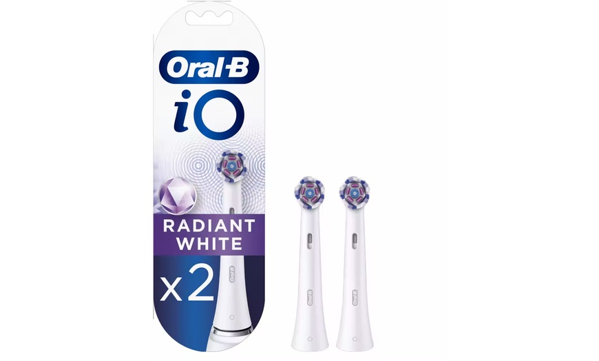 Image 10: Elektrische tandenborstel en opzetborstels naar keuze van Oral-B