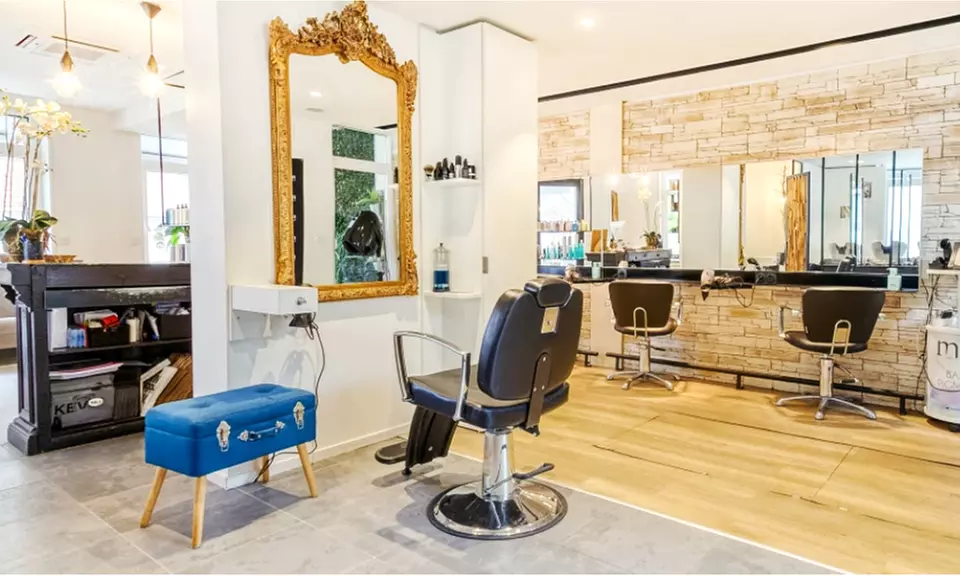 Jusqu'à 67% de remise sur Couleur / Reflets chez Salon Estaz