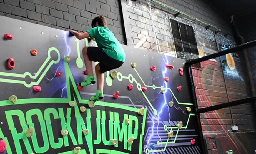 Image 12: Entrada de 1 hora al parque de atracciones Rock N'Jump