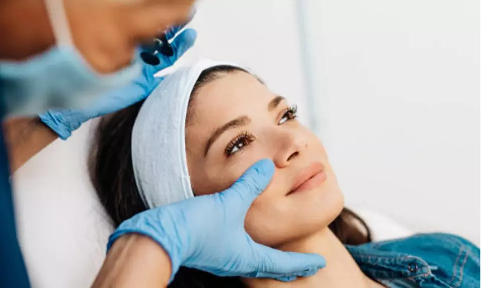 Tratamiento reafirmante inyectado facial con opción a retoque y mesoterapia en Clínica Valor - Primary Image