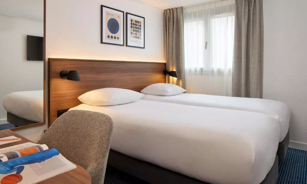 ✈ Parigi: Volo diretto più 2 notti in hotel 3*