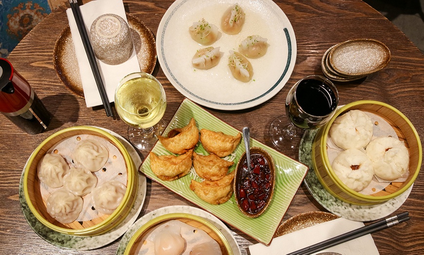 Image 8: Dumpling Basket with Wine for Two