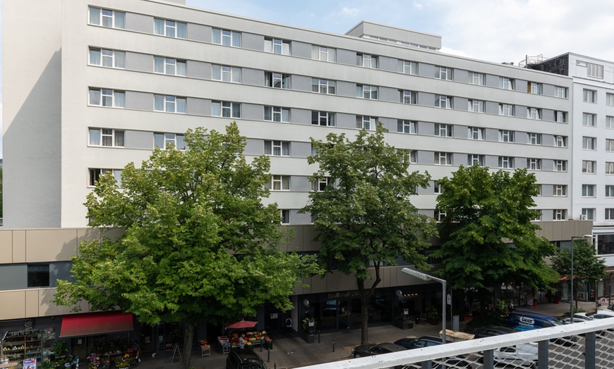 Image 4: Berlin: Double Room with Breakfast