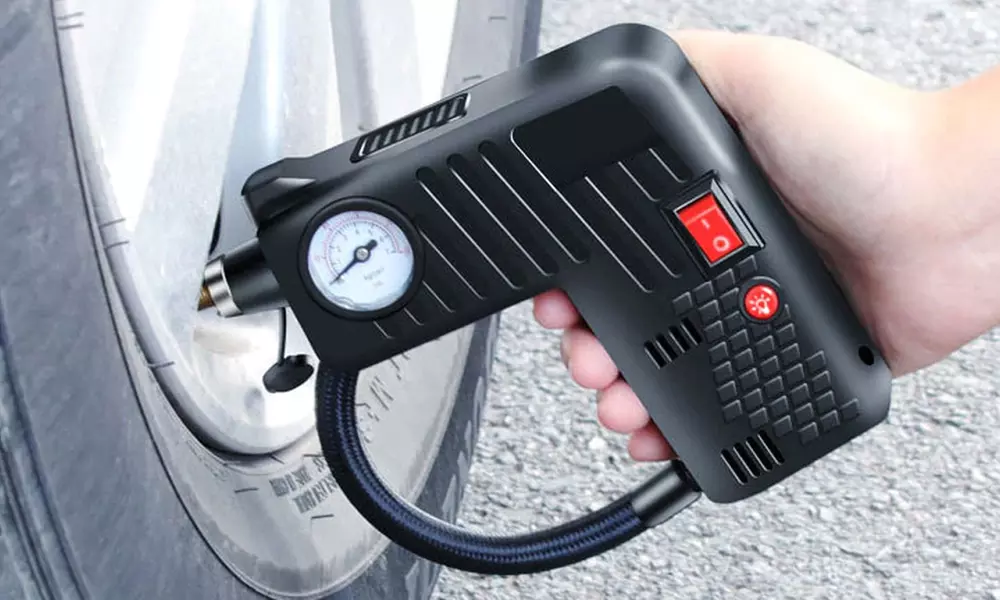 Compresseur d'Air 12V voiture 5 en 1:Compresseur de pneus,Testeur pression/compression,brise-vitre,signal détresse,lampe - Primary Image