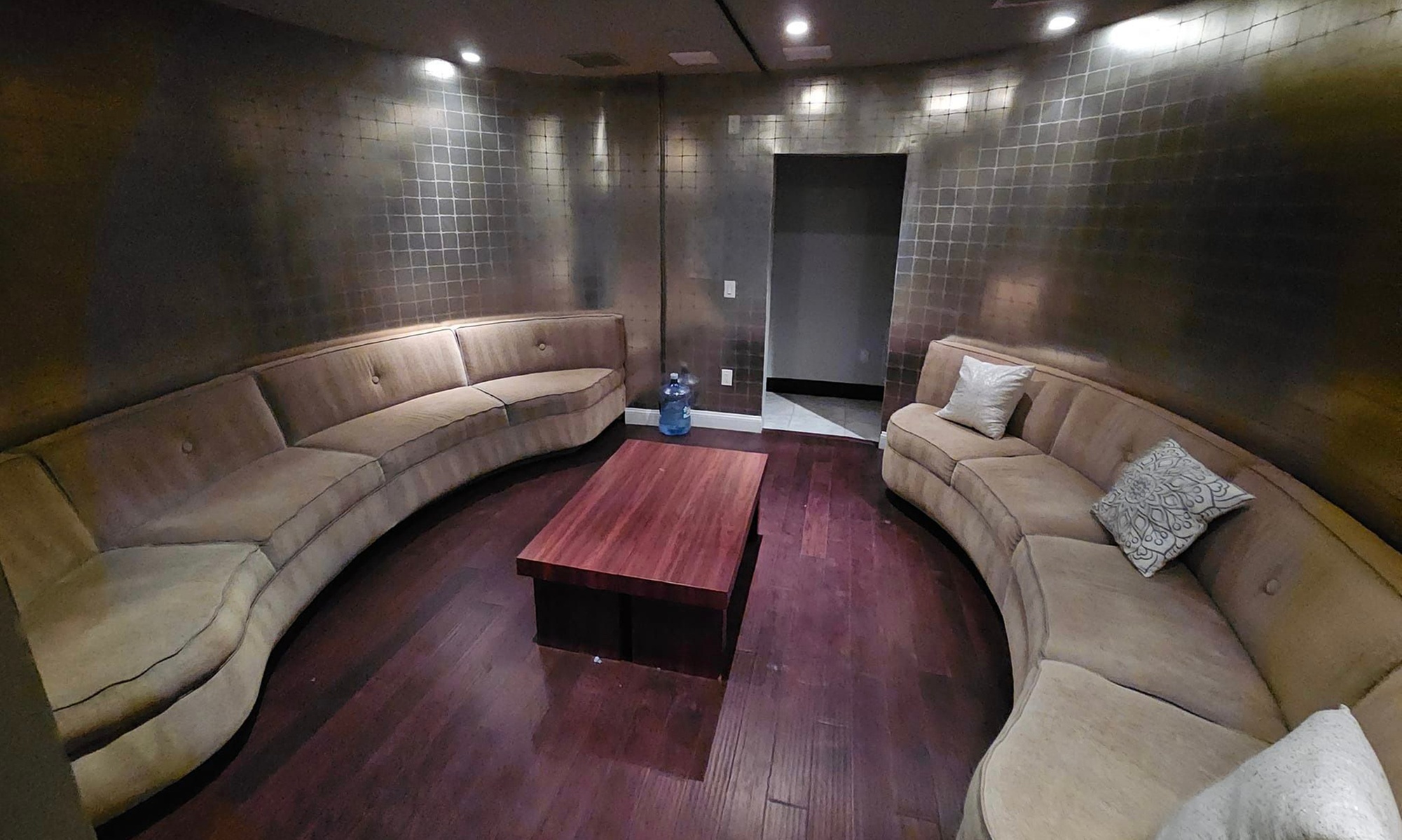 Up to 41% Off on Deep Tissue Massage at Fantasia Day Spa