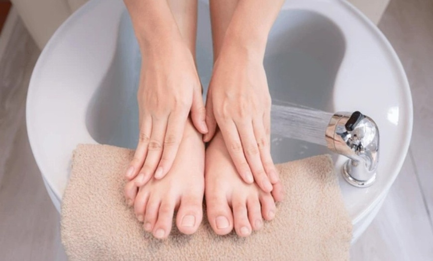 Image 8: Sesión spa para pies con pedicura y esmaltado para una persona