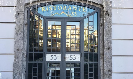 Menu di mare fino a 4 portate con bottiglia di vino per 2 persone al ristorante Al 53 (sconto fino a 45%)