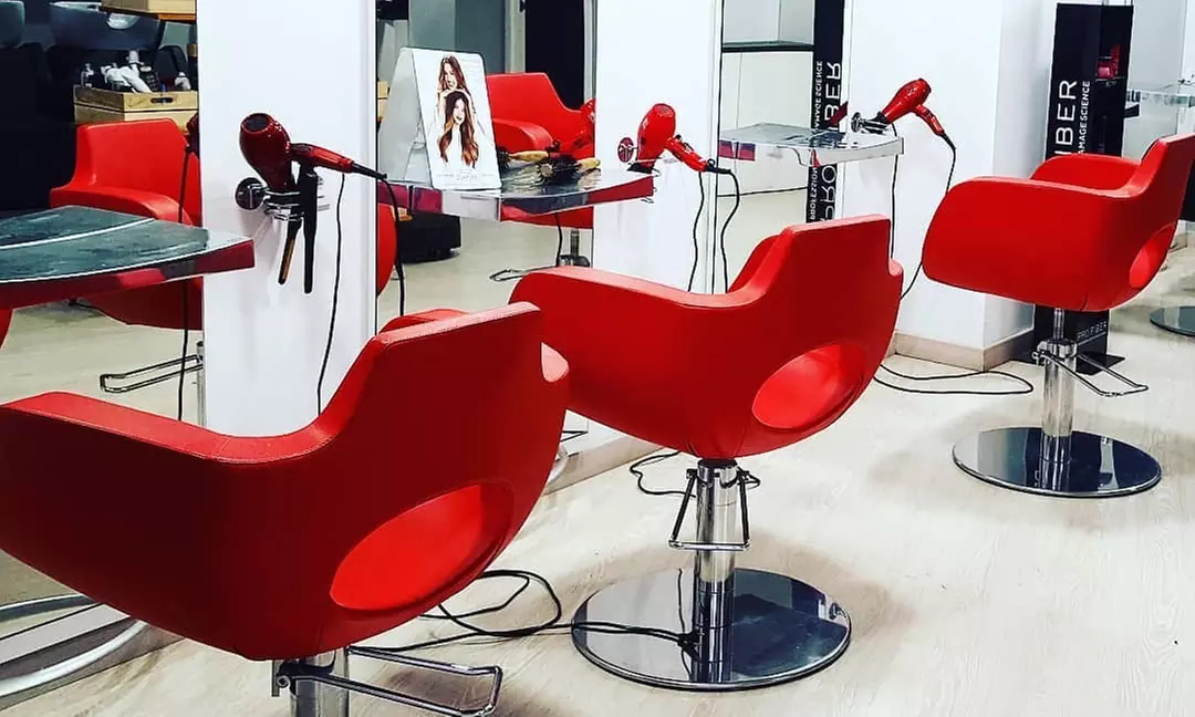 Transforma tu cabello con nuestro exclusivo alisado y corte de puntas