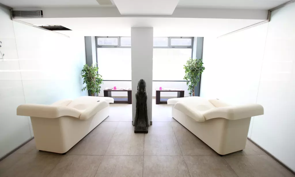 Circuito spa con opción a almuerzo o cena con bebida y masaje para 2