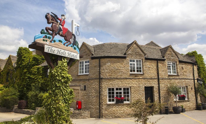 Image 2: Bicester Village: Double Room for Two with Breakfast