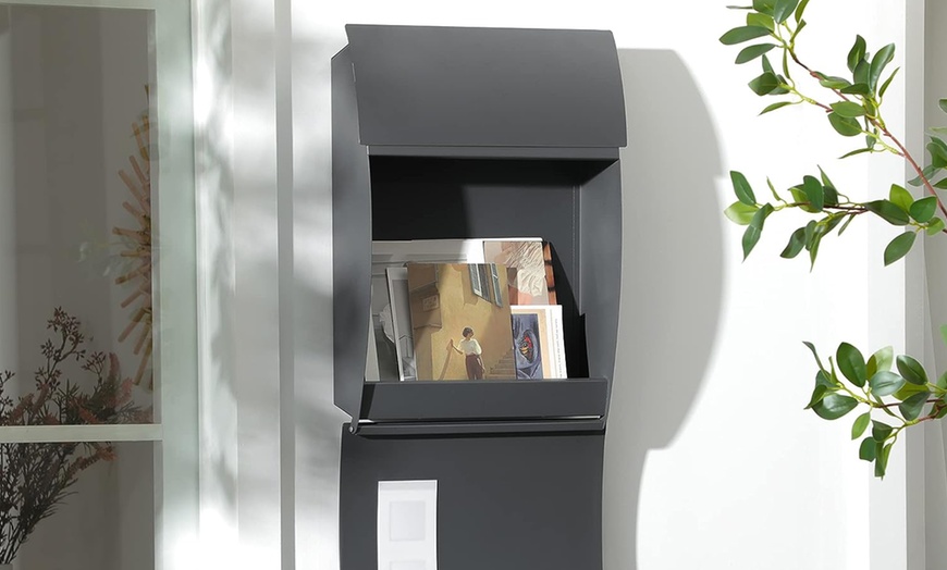 Image 5: HomCom Wall-Mounted Lockable Letter Box