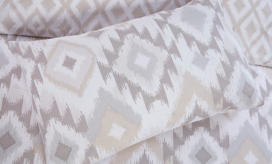 Image 6: Manifesting or Ikat Easy Care Reversible Duvet Set