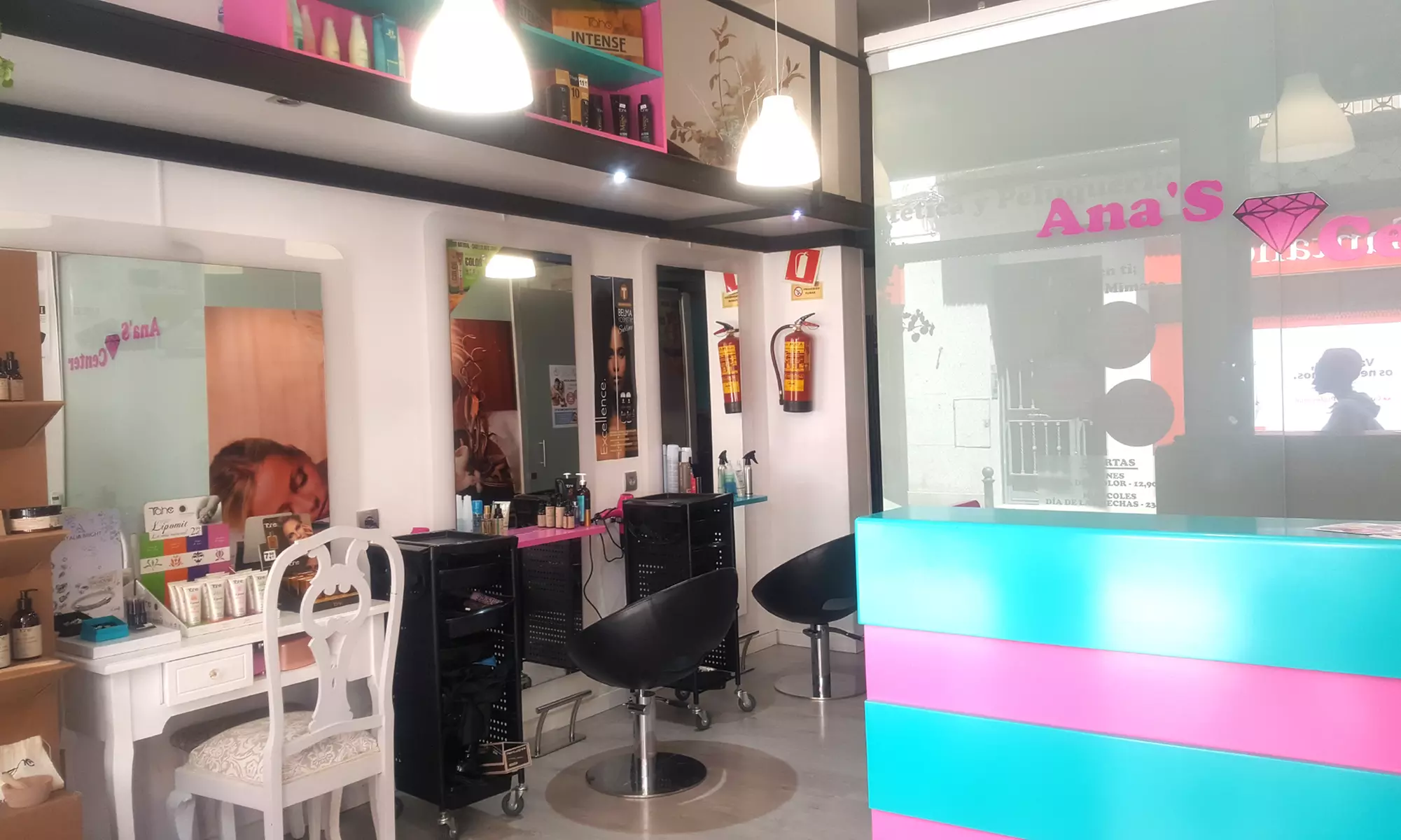Sesión de peluquería con opción a tinte y/o mechas desde 14,95 € en Centro de Estética y Peluquería Ana's Center - Second Medium