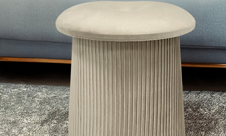 Image 3: Pouf en forme de champignon