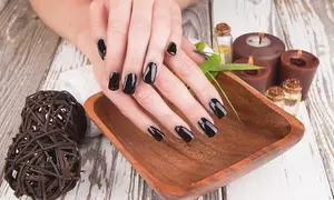 Beauté des mains et / ou pieds avec semi-permanent au Bel et Belle Institut à Saint-Denis (34% de remise)