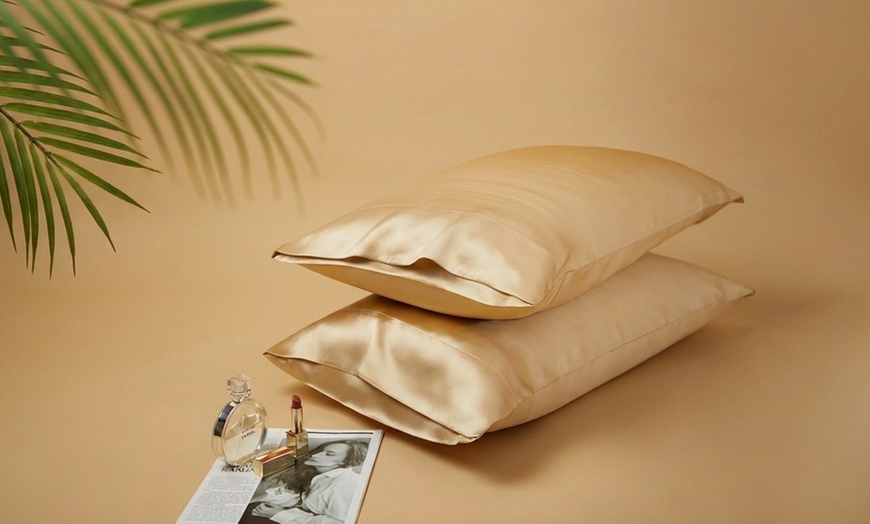 Image 11: Premium Mulberry Silk Reversible Pillowcase Duo