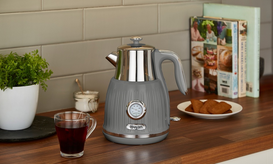 Image 3: Swan Kettle and Toaster Set